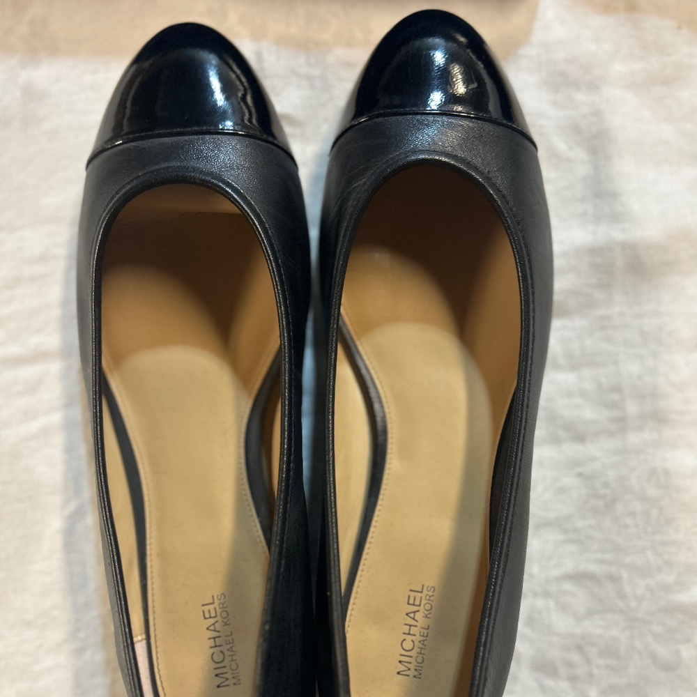 Michael Kors Sabrina Ballet Flat Black Chain Heel Size 9.5M (fit smaller)